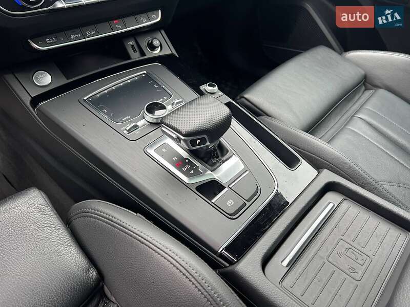 Позашляховик / Кросовер Audi Q5 2019 в Києві