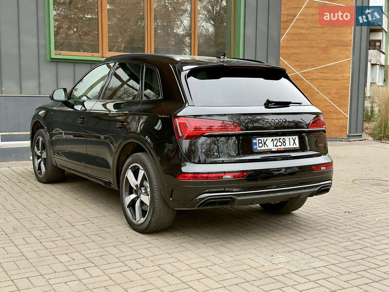 Позашляховик / Кросовер Audi Q5 2021 в Рівному