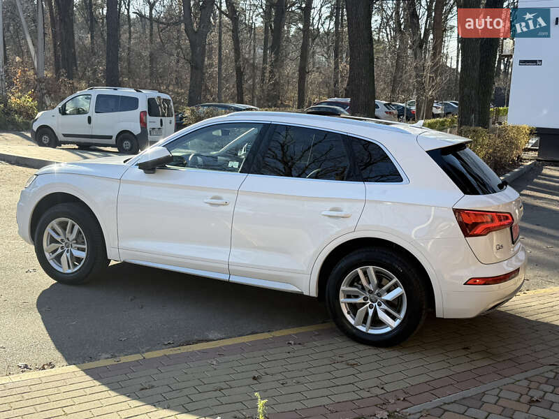 Внедорожник / Кроссовер Audi Q5 2020 в Киеве