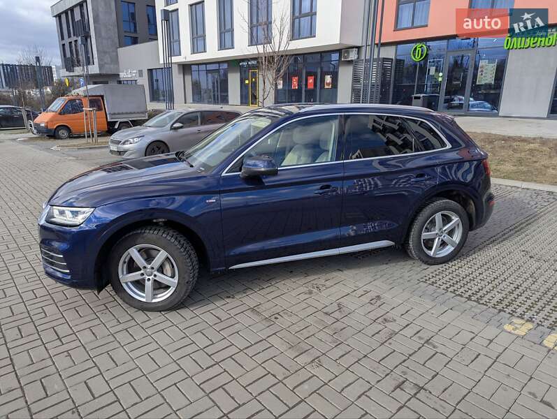 Позашляховик / Кросовер Audi Q5 2017 в Львові