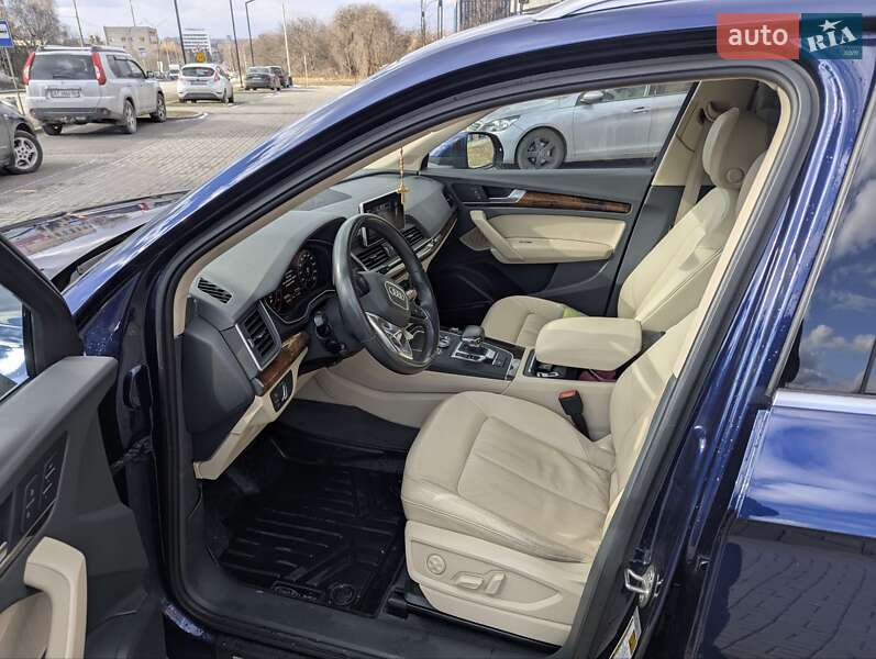 Позашляховик / Кросовер Audi Q5 2017 в Львові