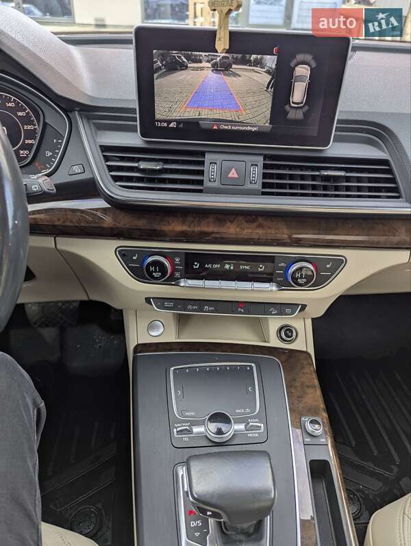 Позашляховик / Кросовер Audi Q5 2017 в Львові