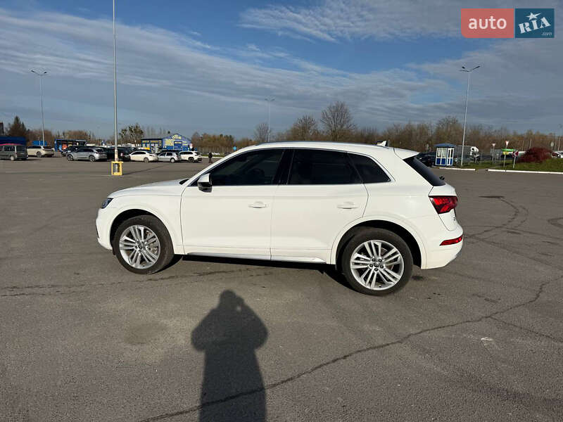 Позашляховик / Кросовер Audi Q5 2017 в Львові