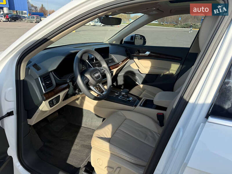 Позашляховик / Кросовер Audi Q5 2017 в Львові