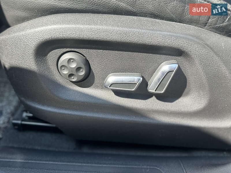 Позашляховик / Кросовер Audi Q5 2012 в Золочеві