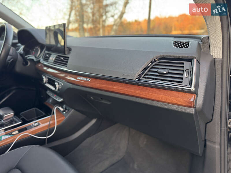 Внедорожник / Кроссовер Audi Q5 2020 в Новояворовске