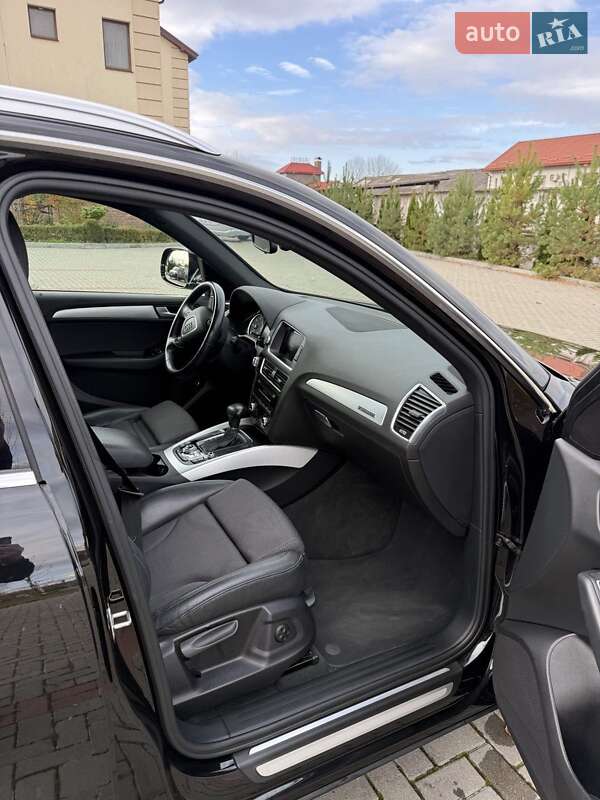 Позашляховик / Кросовер Audi Q5 2015 в Золочеві