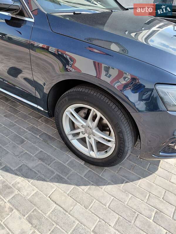 Позашляховик / Кросовер Audi Q5 2017 в Вараші