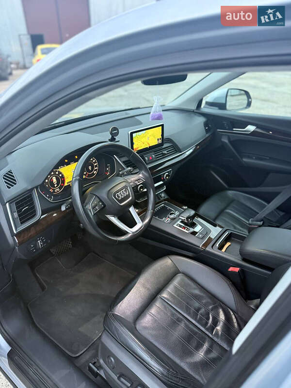 Внедорожник / Кроссовер Audi Q5 2018 в Владимире