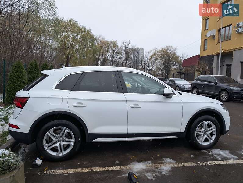 Позашляховик / Кросовер Audi Q5 2017 в Луцьку