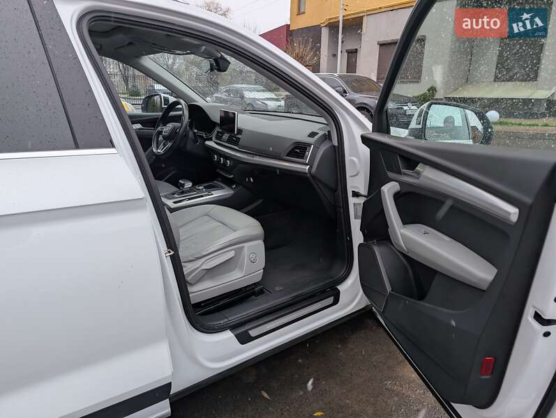 Позашляховик / Кросовер Audi Q5 2017 в Луцьку