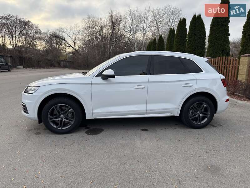 Позашляховик / Кросовер Audi Q5 2019 в Дніпрі