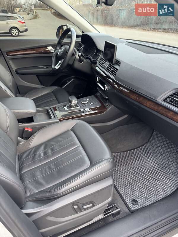 Позашляховик / Кросовер Audi Q5 2019 в Дніпрі