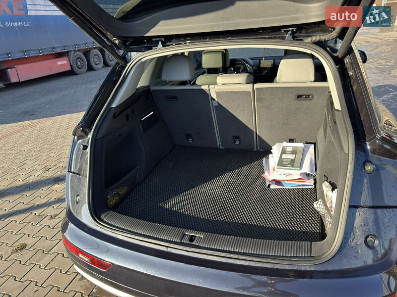 Внедорожник / Кроссовер Audi Q5 2017 в Луцке