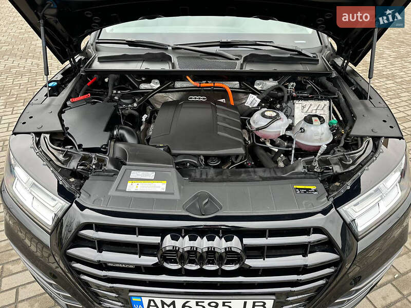 Внедорожник / Кроссовер Audi Q5 2019 в Житомире