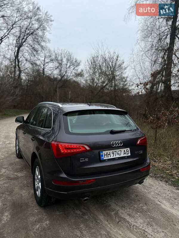 Позашляховик / Кросовер Audi Q5 2011 в Києві