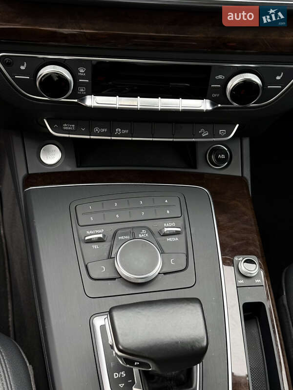 Позашляховик / Кросовер Audi Q5 2018 в Новояворівську