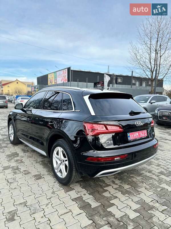 Позашляховик / Кросовер Audi Q5 2018 в Ужгороді