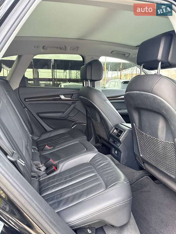 Позашляховик / Кросовер Audi Q5 2018 в Ужгороді