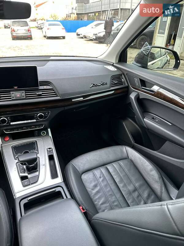 Позашляховик / Кросовер Audi Q5 2018 в Ужгороді