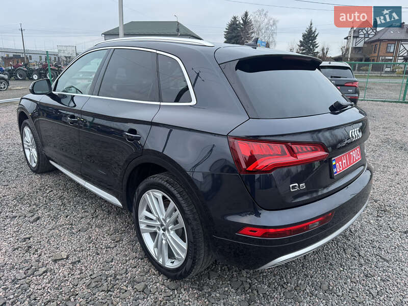 Позашляховик / Кросовер Audi Q5 2018 в Луцьку