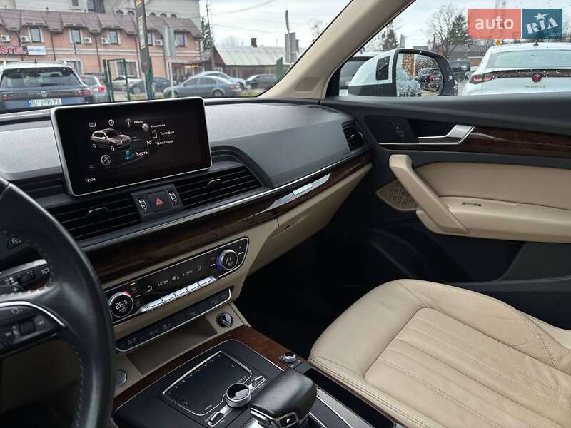 Позашляховик / Кросовер Audi Q5 2017 в Стрию