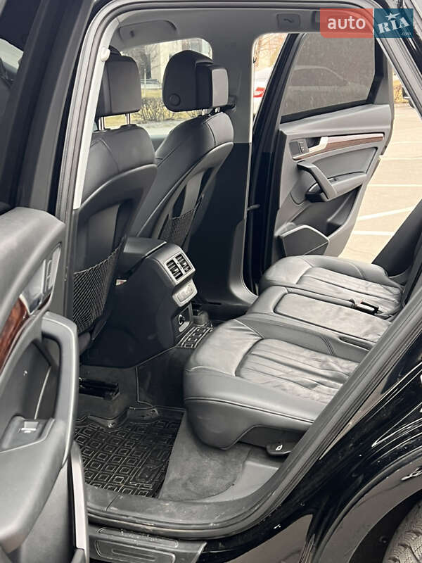 Внедорожник / Кроссовер Audi Q5 2017 в Остроге