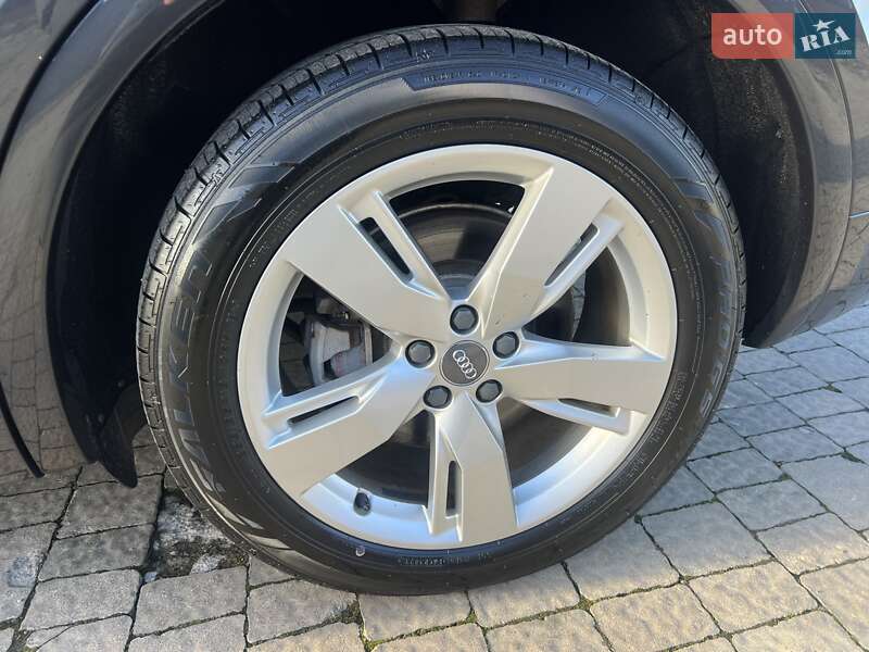 Внедорожник / Кроссовер Audi Q5 2018 в Ровно