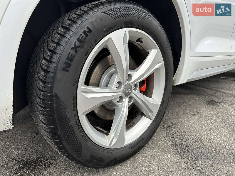 Внедорожник / Кроссовер Audi Q5 2017 в Киеве