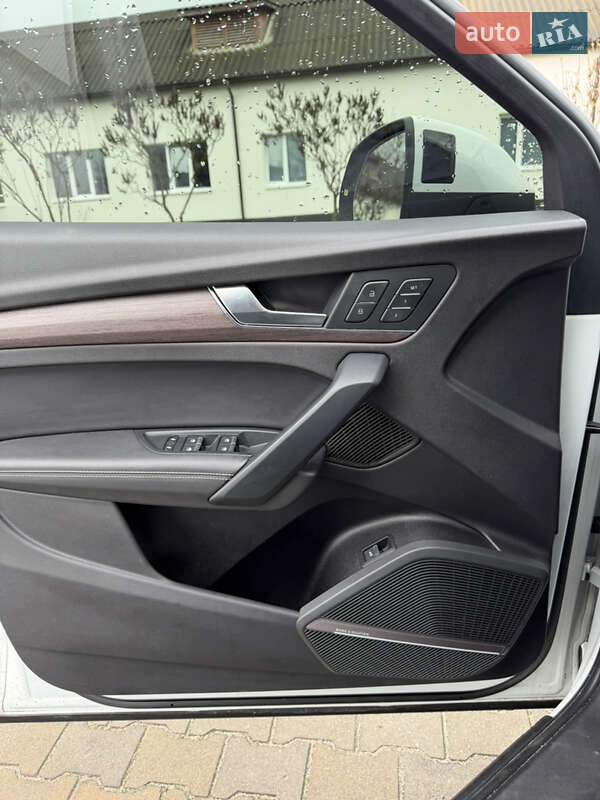 Внедорожник / Кроссовер Audi Q5 2020 в Нетешине