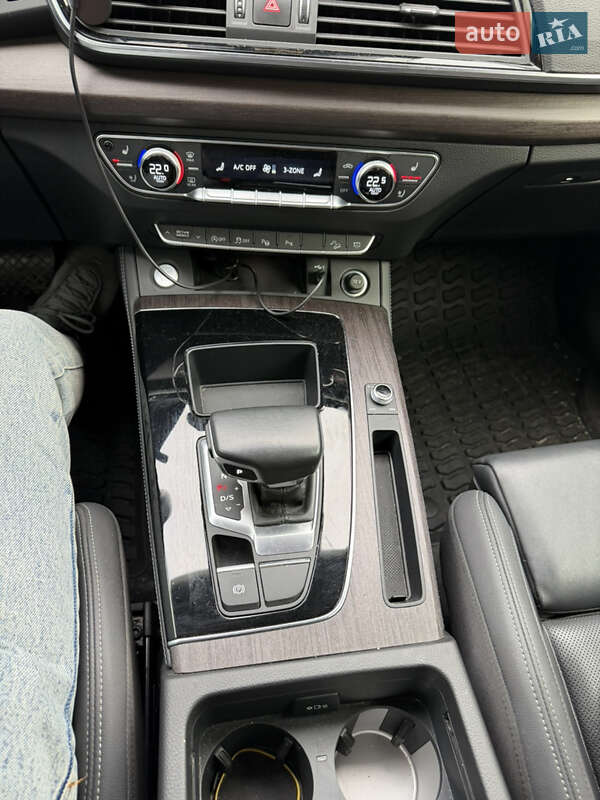 Внедорожник / Кроссовер Audi Q5 2020 в Нетешине