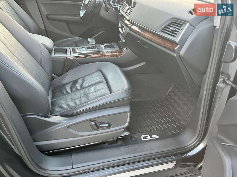 Внедорожник / Кроссовер Audi Q5 2017 в Василькове