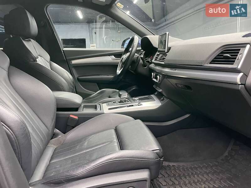 Внедорожник / Кроссовер Audi Q5 2017 в Черновцах