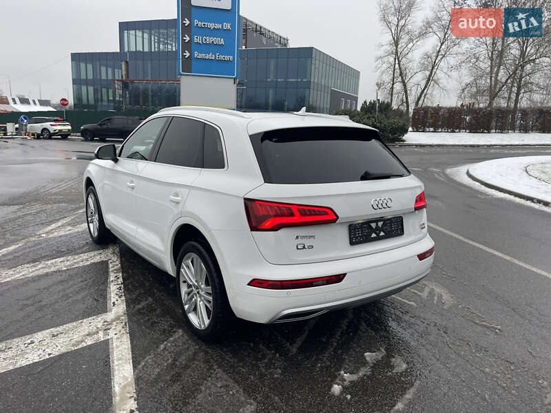 Внедорожник / Кроссовер Audi Q5 2018 в Киеве
