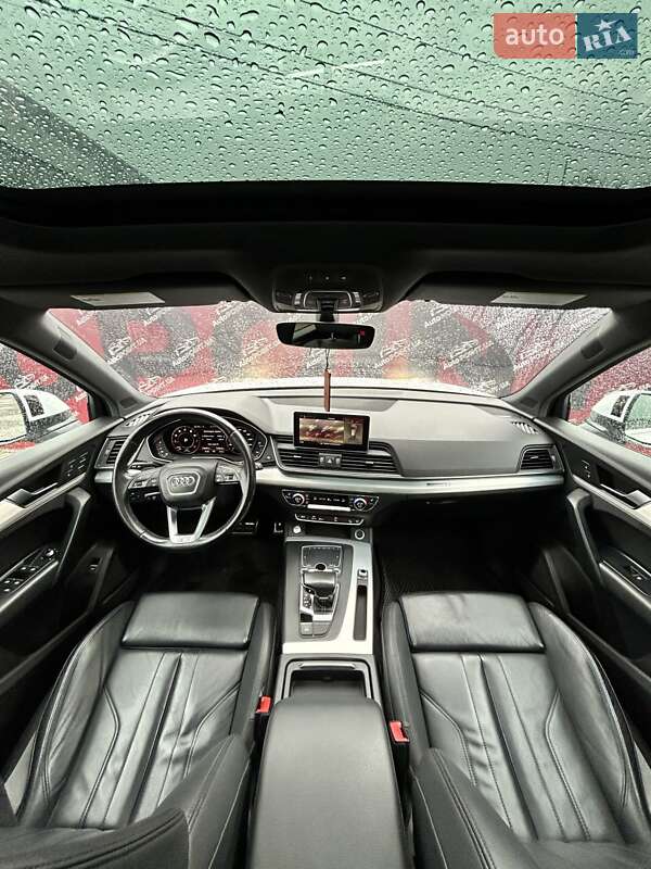 Внедорожник / Кроссовер Audi Q5 2017 в Сумах