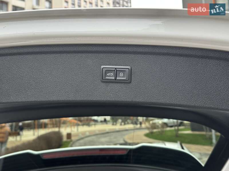 Внедорожник / Кроссовер Audi Q5 2022 в Киеве