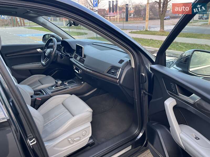 Внедорожник / Кроссовер Audi Q5 2017 в Луцке