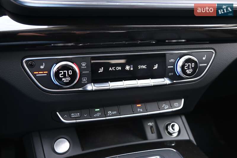 Внедорожник / Кроссовер Audi Q5 2020 в Киеве