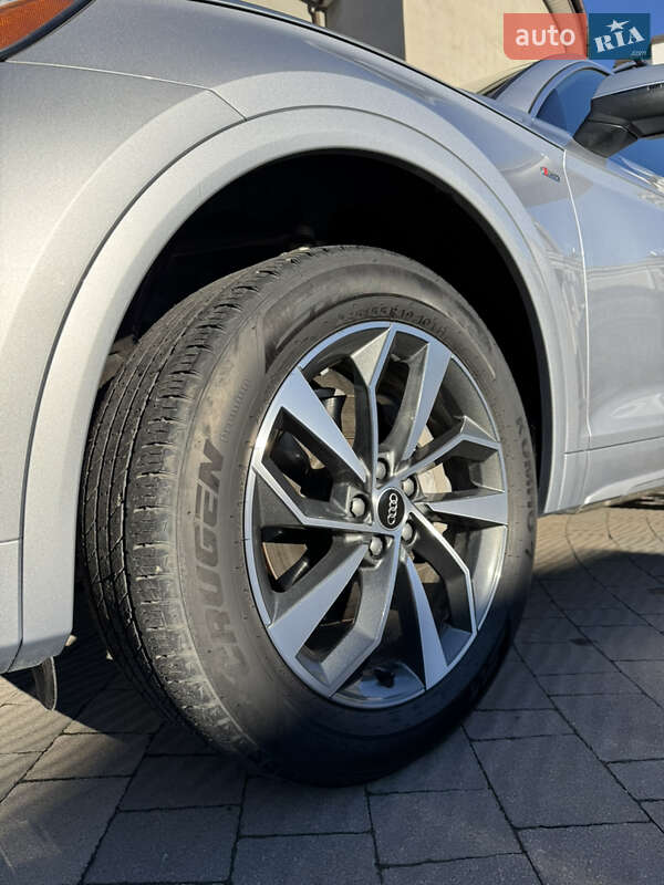 Внедорожник / Кроссовер Audi Q5 2022 в Львове