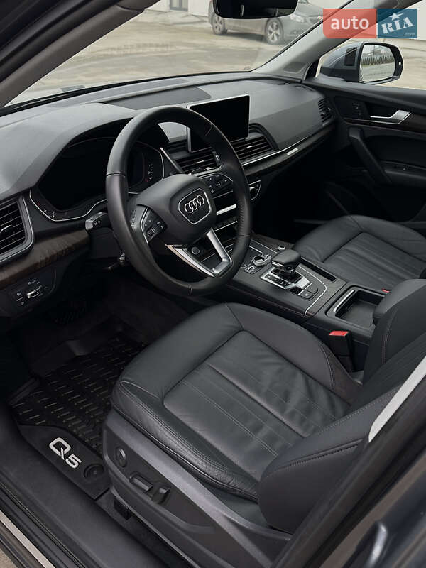 Внедорожник / Кроссовер Audi Q5 2017 в Луцке