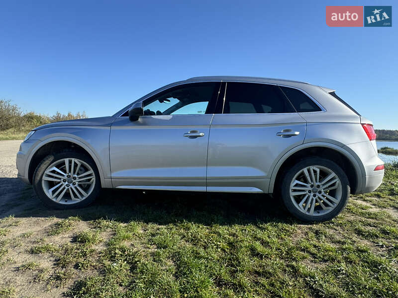 Внедорожник / Кроссовер Audi Q5 2017 в Новояворовске