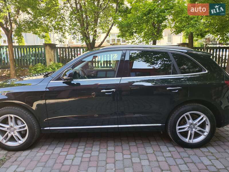 Внедорожник / Кроссовер Audi Q5 2015 в Ужгороде