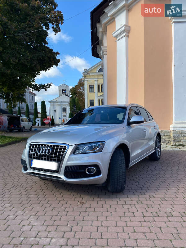 Внедорожник / Кроссовер Audi Q5 2010 в Каменец-Подольском