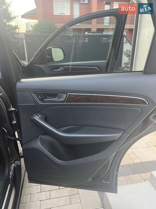 Позашляховик / Кросовер Audi Q5 2015 в Виноградові