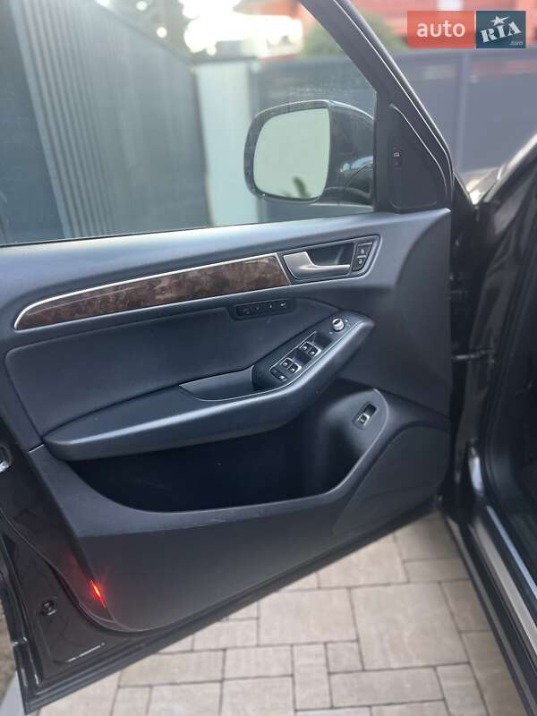 Позашляховик / Кросовер Audi Q5 2015 в Виноградові