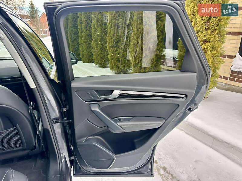 Внедорожник / Кроссовер Audi Q5 2021 в Киеве