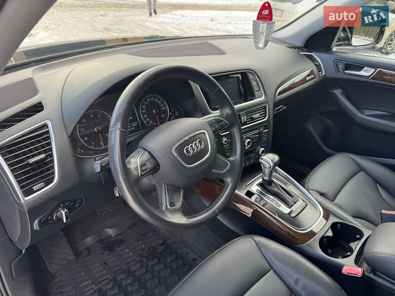 Позашляховик / Кросовер Audi Q5 2015 в Луцьку