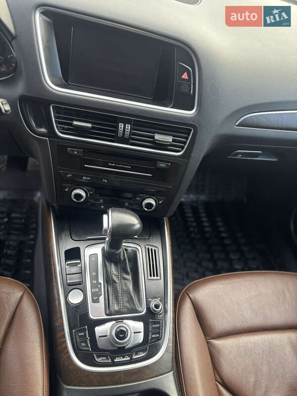 Позашляховик / Кросовер Audi Q5 2016 в Косові