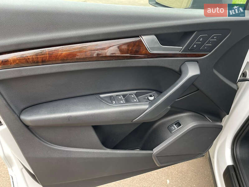 Позашляховик / Кросовер Audi Q5 2017 в Івано-Франківську