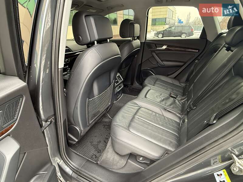 Внедорожник / Кроссовер Audi Q5 2017 в Харькове